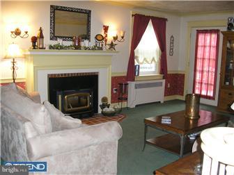 359 Hewett Road Wyncote, PA 19095 - Photo 6 of 12 Living Room