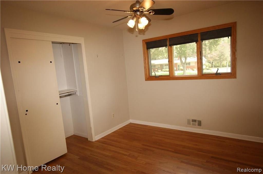 28035 Hawberry Road Farmington Hills, MI 48331 - Photo 25 of 38