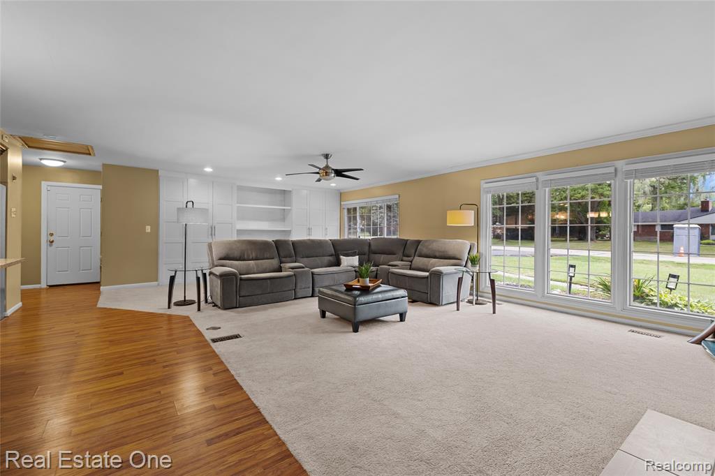 28257 New Castle Road Farmington Hills, MI 48331 - Photo 5 of 32
