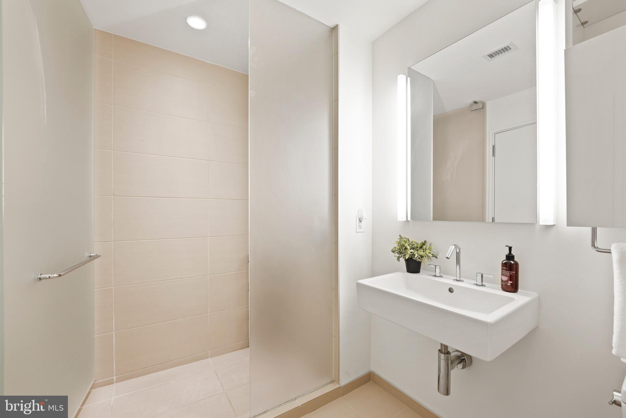 925 H Street Northwest, Unit 608 Washington, DC 20001 - Photo 17 of 30
