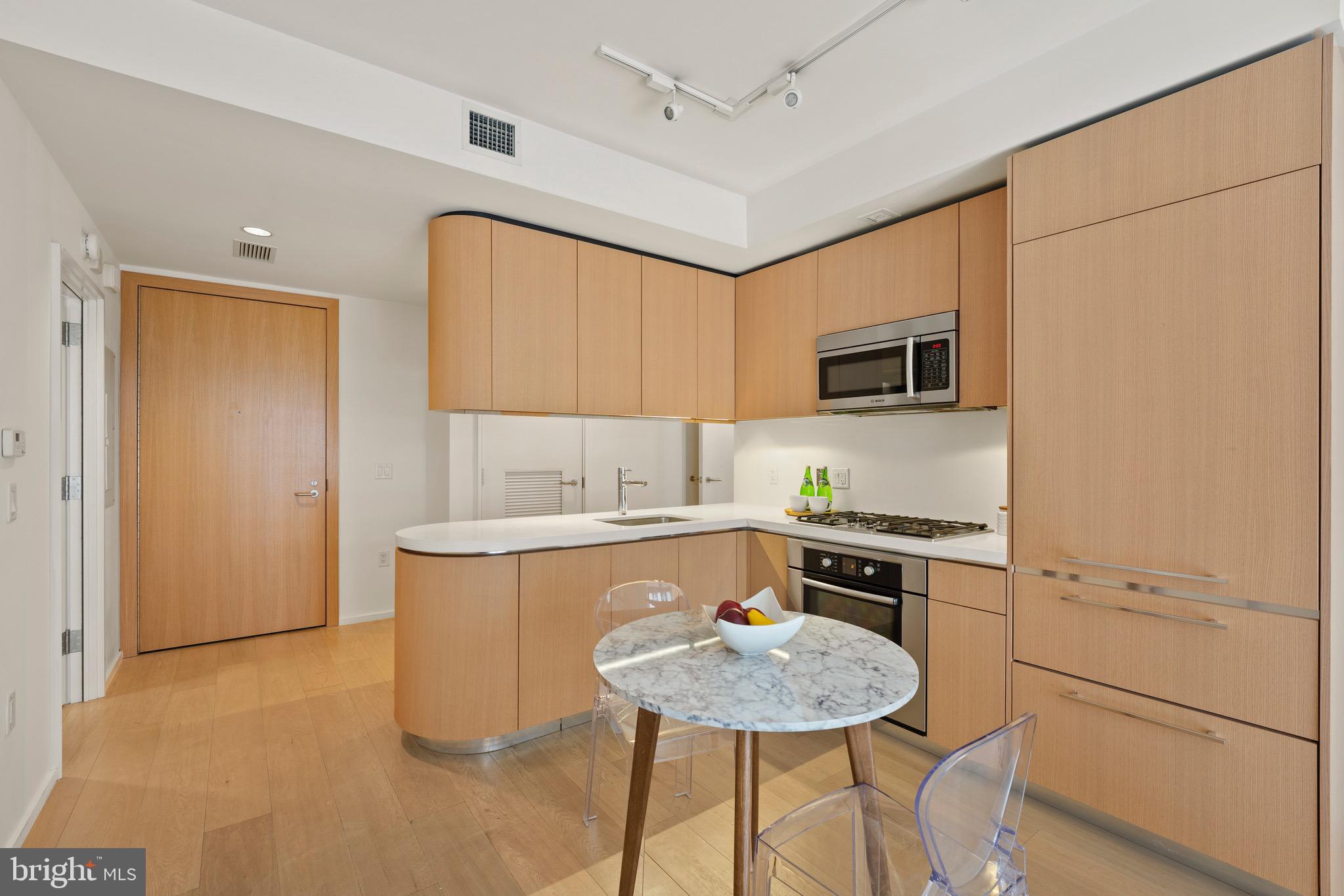 925 H Street Northwest, Unit 608 Washington, DC 20001 - Photo 4 of 30