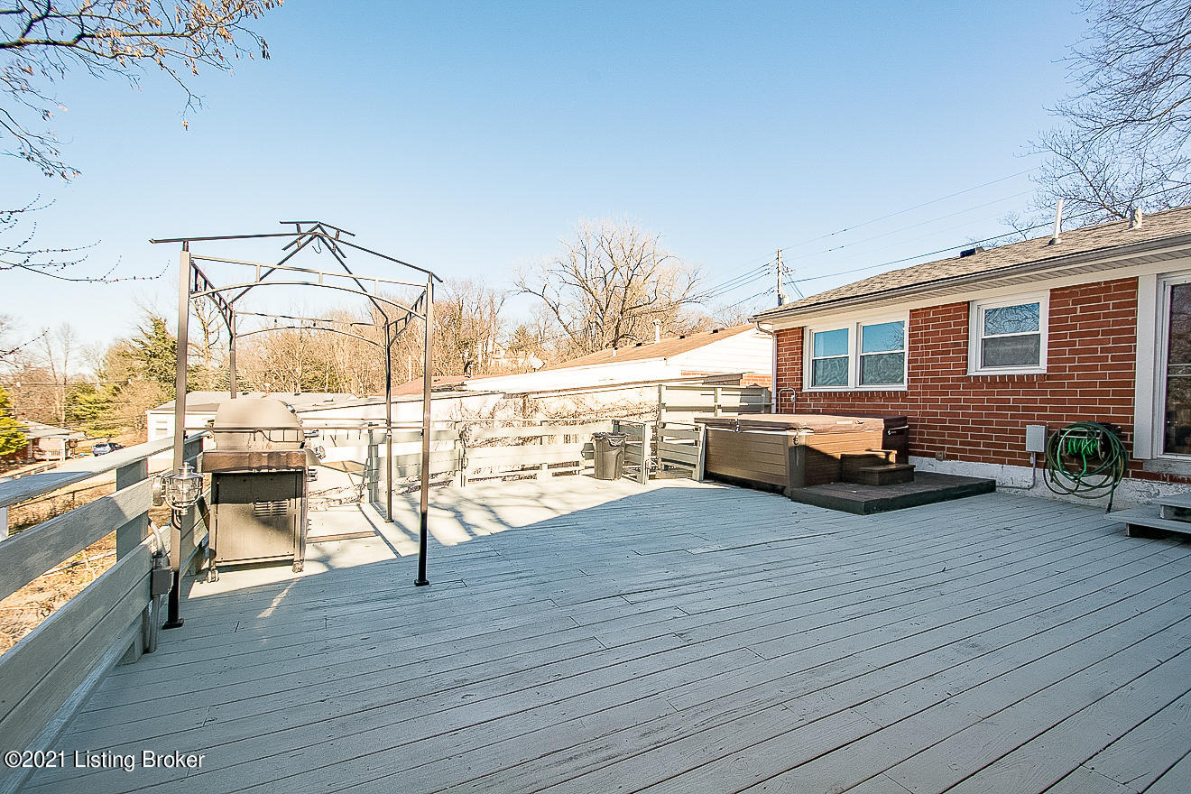 658 Edith Road Louisville, KY 40206 - Photo 26 of 34 Spacious Deck