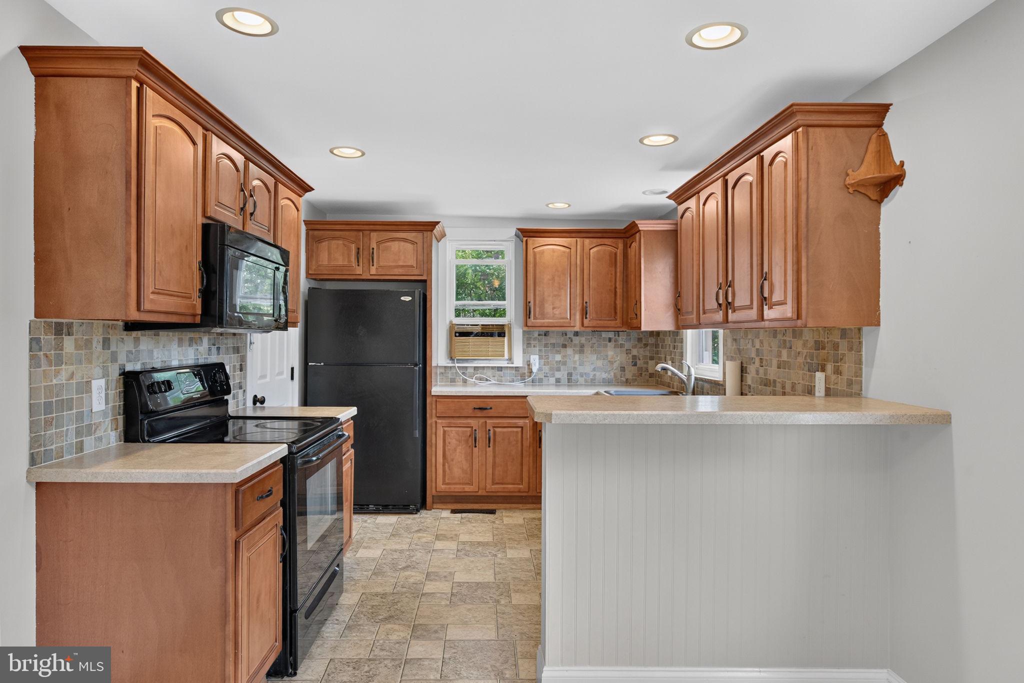 990 Maple Street Lititz, PA 17543 - Photo 7 of 37