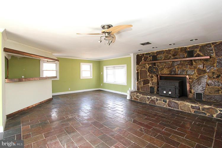 12358 Purcell Road Manassas, VA 20112 - Photo 11 of 27 Family Room
