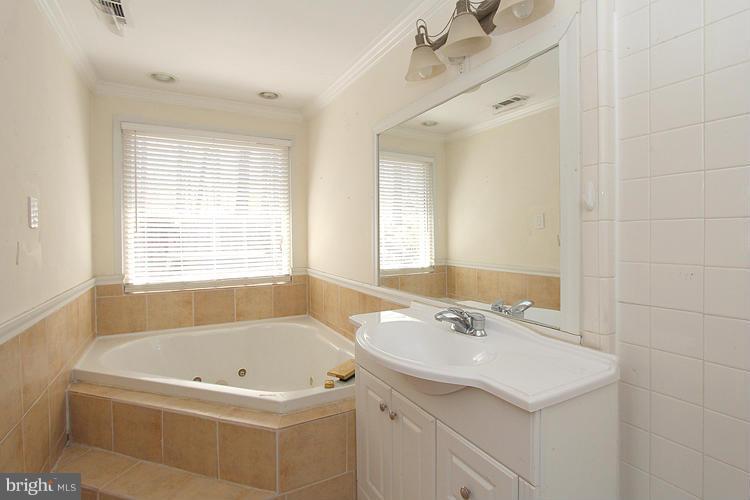 12358 Purcell Road Manassas, VA 20112 - Photo 22 of 27 Bath (Master)