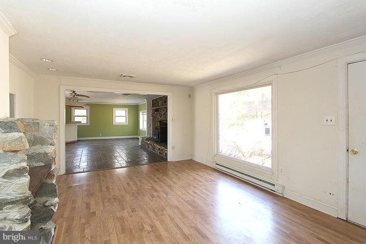 12358 Purcell Road Manassas, VA 20112 - Photo 4 of 27 Living Room