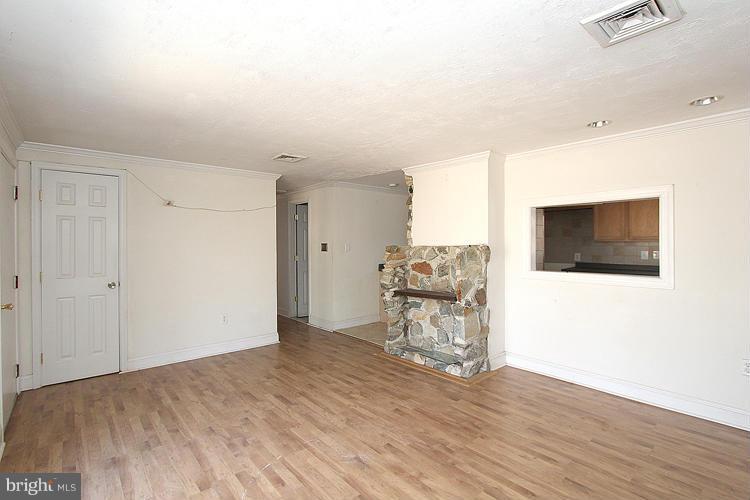 12358 Purcell Road Manassas, VA 20112 - Photo 5 of 27 Living Room