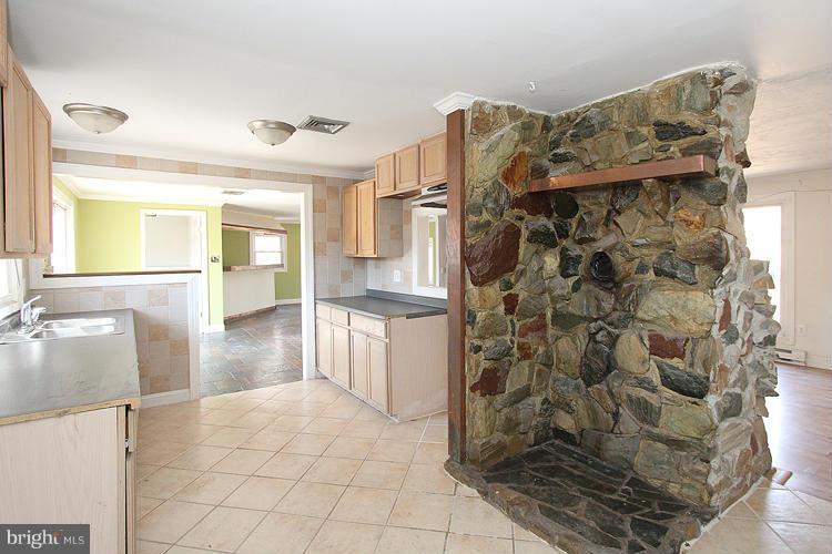 12358 Purcell Road Manassas, VA 20112 - Photo 6 of 27 Kitchen