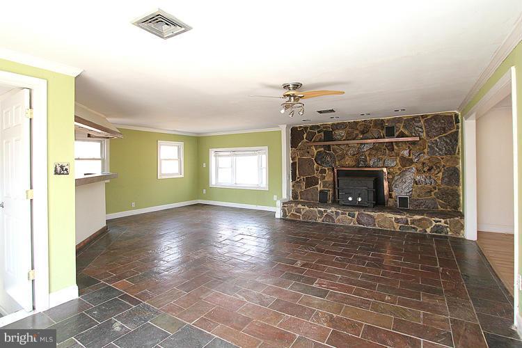 12358 Purcell Road Manassas, VA 20112 - Photo 10 of 27 Family Room