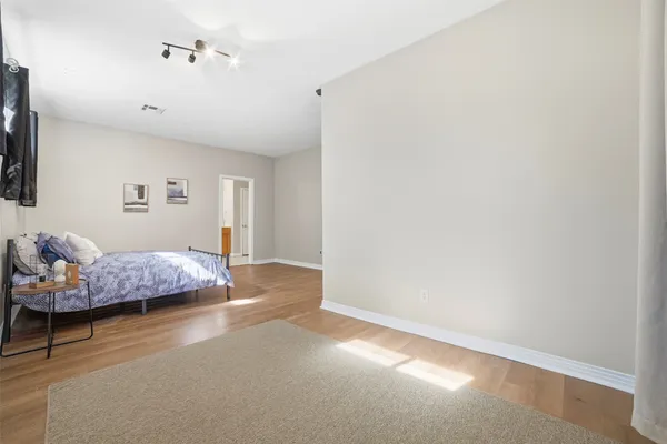 $3,000 | 409 East Austin Avenue, Round Rock, TX 78664