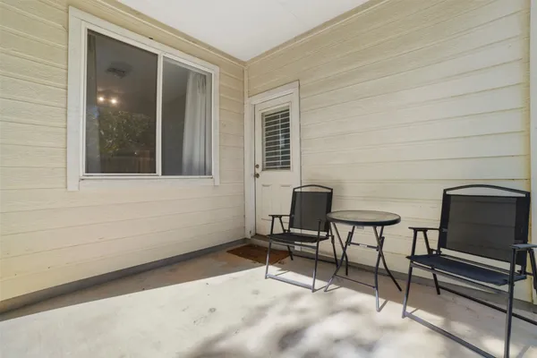 $3,000 | 409 East Austin Avenue, Round Rock, TX 78664