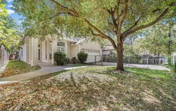 $3,000 | 409 East Austin Avenue, Round Rock, TX 78664