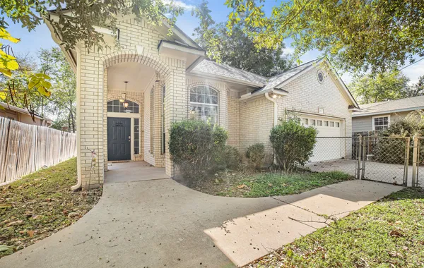 $3,000 | 409 East Austin Avenue, Round Rock, TX 78664