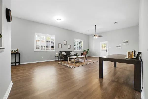 $3,000 | 409 East Austin Avenue, Round Rock, TX 78664