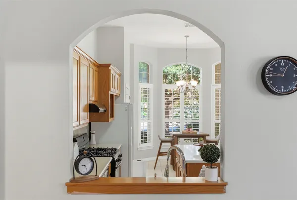 $3,000 | 409 East Austin Avenue, Round Rock, TX 78664