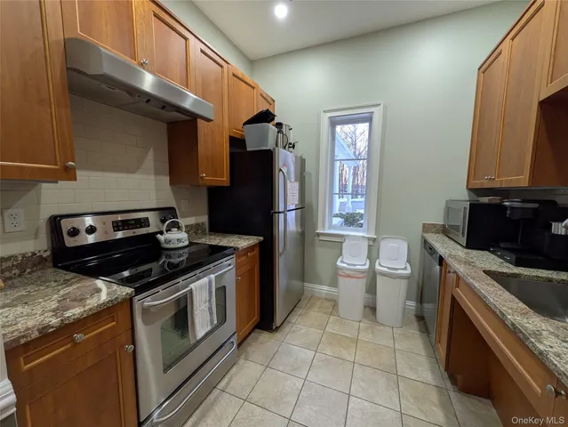 $2,300 | 100 Woodcrest Lane, Unit 102, Mount Kisco, NY 10549