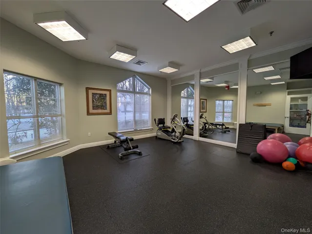 $2,300 | 100 Woodcrest Lane, Unit 102, Mount Kisco, NY 10549