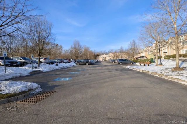 $2,300 | 100 Woodcrest Lane, Unit 102, Mount Kisco, NY 10549