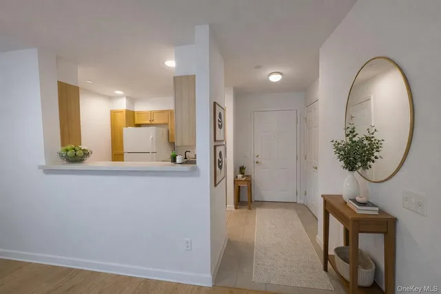 $2,300 | 100 Woodcrest Lane, Unit 102, Mount Kisco, NY 10549