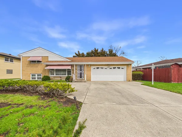 $399,900 | 9275 Clancy Drive, Des Plaines, IL 60016