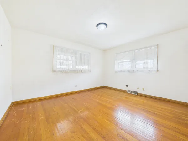 $399,900 | 9275 Clancy Drive, Des Plaines, IL 60016
