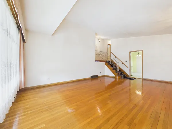 $399,900 | 9275 Clancy Drive, Des Plaines, IL 60016