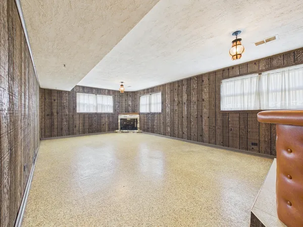 $399,900 | 9275 Clancy Drive, Des Plaines, IL 60016