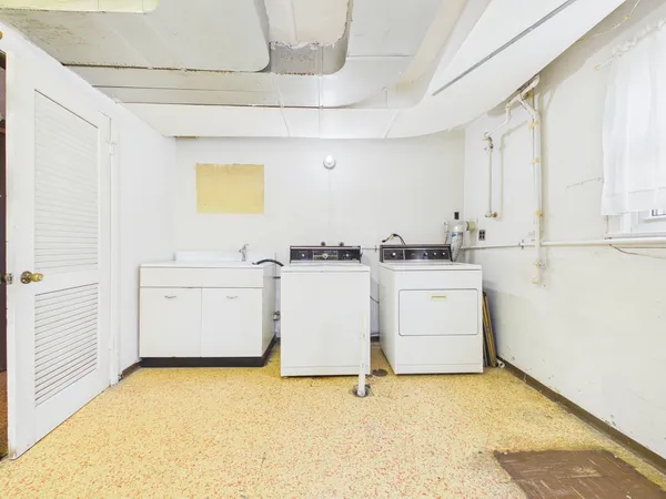 $399,900 | 9275 Clancy Drive, Des Plaines, IL 60016