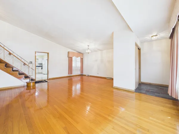 $399,900 | 9275 Clancy Drive, Des Plaines, IL 60016