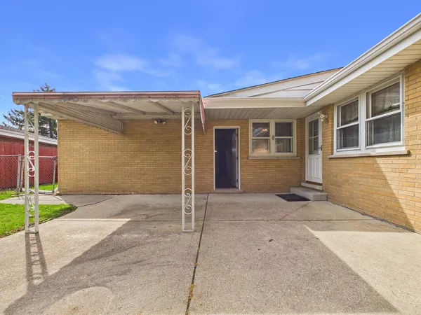 $399,900 | 9275 Clancy Drive, Des Plaines, IL 60016