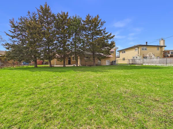 $399,900 | 9275 Clancy Drive, Des Plaines, IL 60016