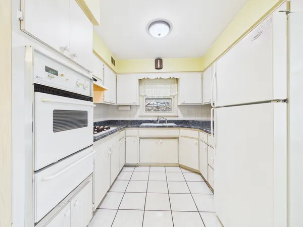 $399,900 | 9275 Clancy Drive, Des Plaines, IL 60016