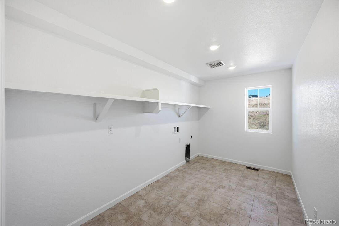 39803 Penn Road Elizabeth, CO 80107 - Photo 29 of 43 an empty room with a empty space