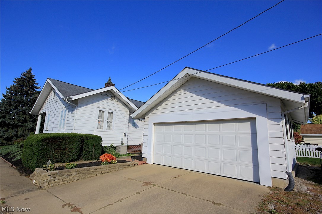 1104 Amherst Road Northeast Massillon, OH 44646 - Photo 2 of 13 Gallery Image 2