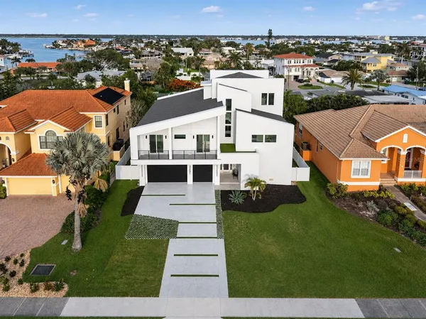 $2,495,000 | 3221 Gulf Boulevard, Belleair Beach, FL 33786