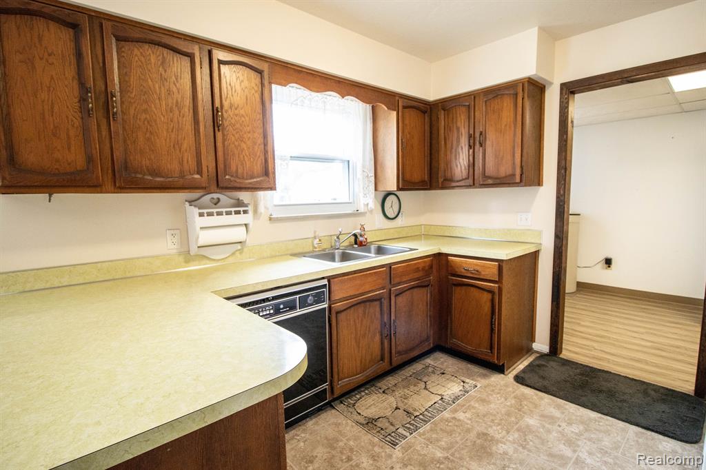 12360 Lake Road Montrose, MI 48457 - Photo 7 of 41