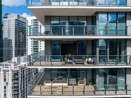 $1,165,000 | 68 Southeast 6th Street, Unit 2612, Miami, FL 33131