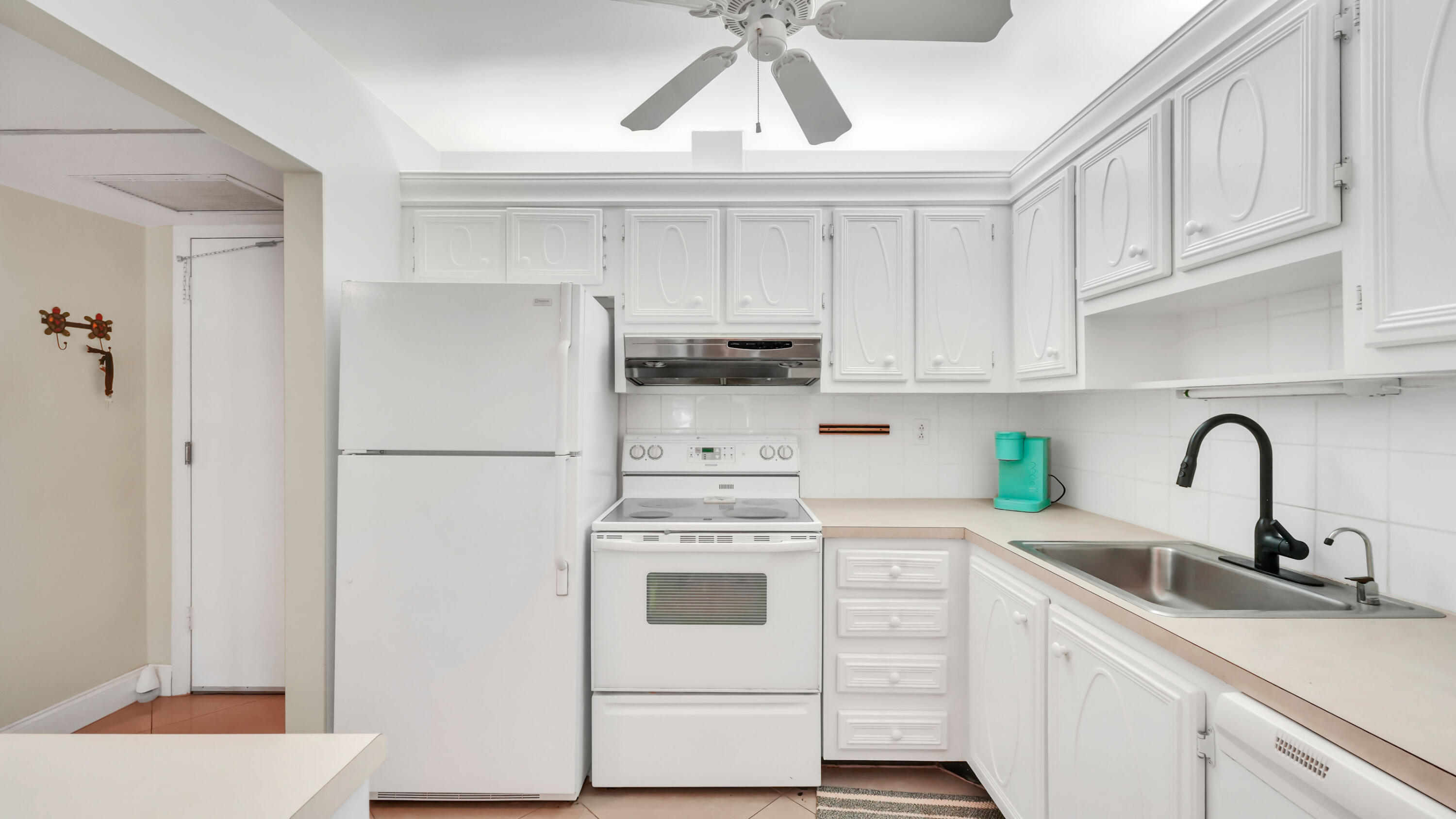 5640 Southwest 3rd Place, Unit 216 Margate, FL 33068 - Photo 20 of 41 DSC09210