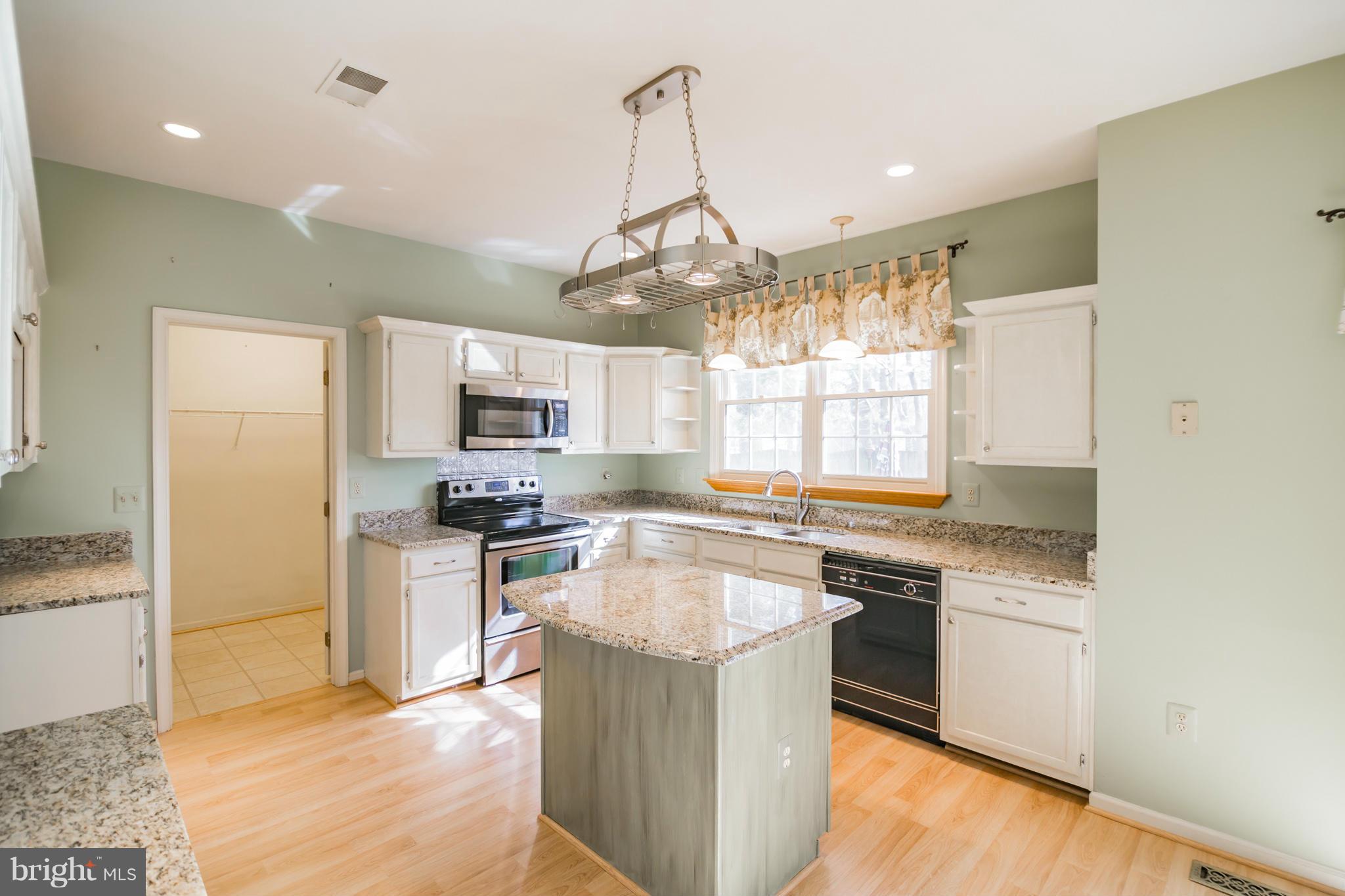 1766 Rochester Street Crofton, MD 21114 - Photo 14 of 30 Kitchen