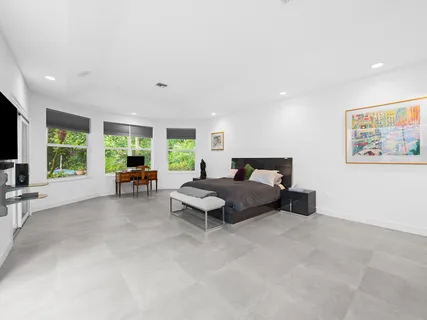 a en suite bathroom with a sink and a mirror