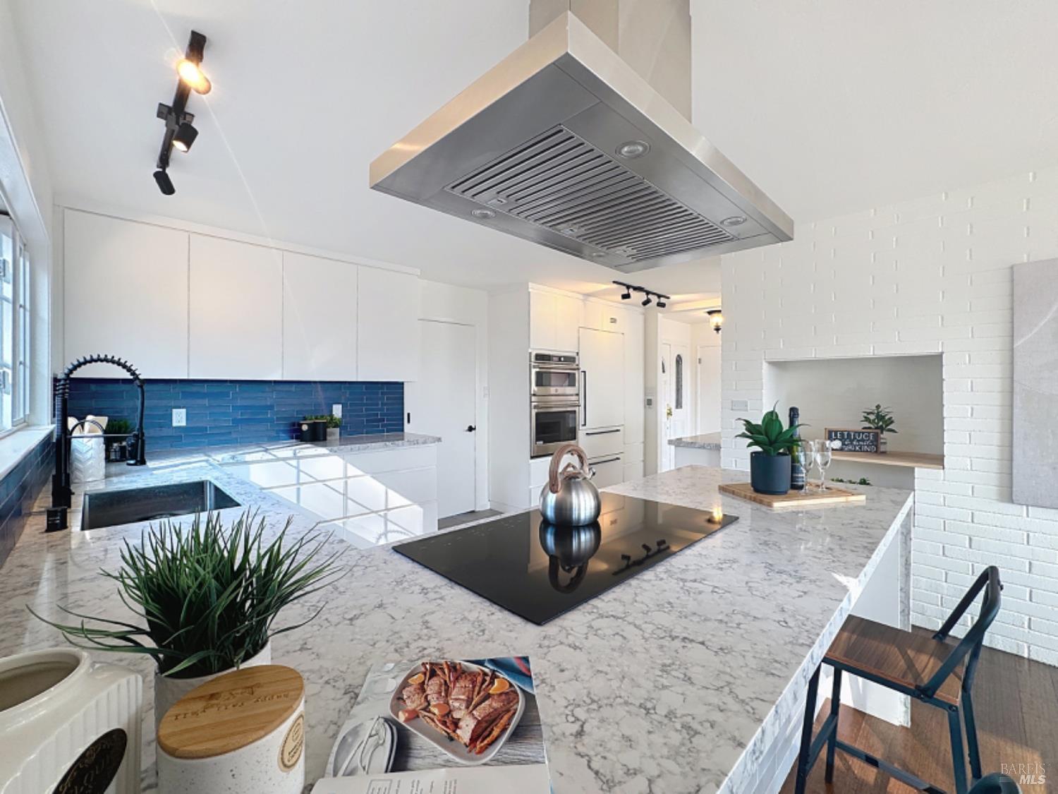 587 Tanbark Terrace San Rafael, CA 94903 - Photo 5 of 51