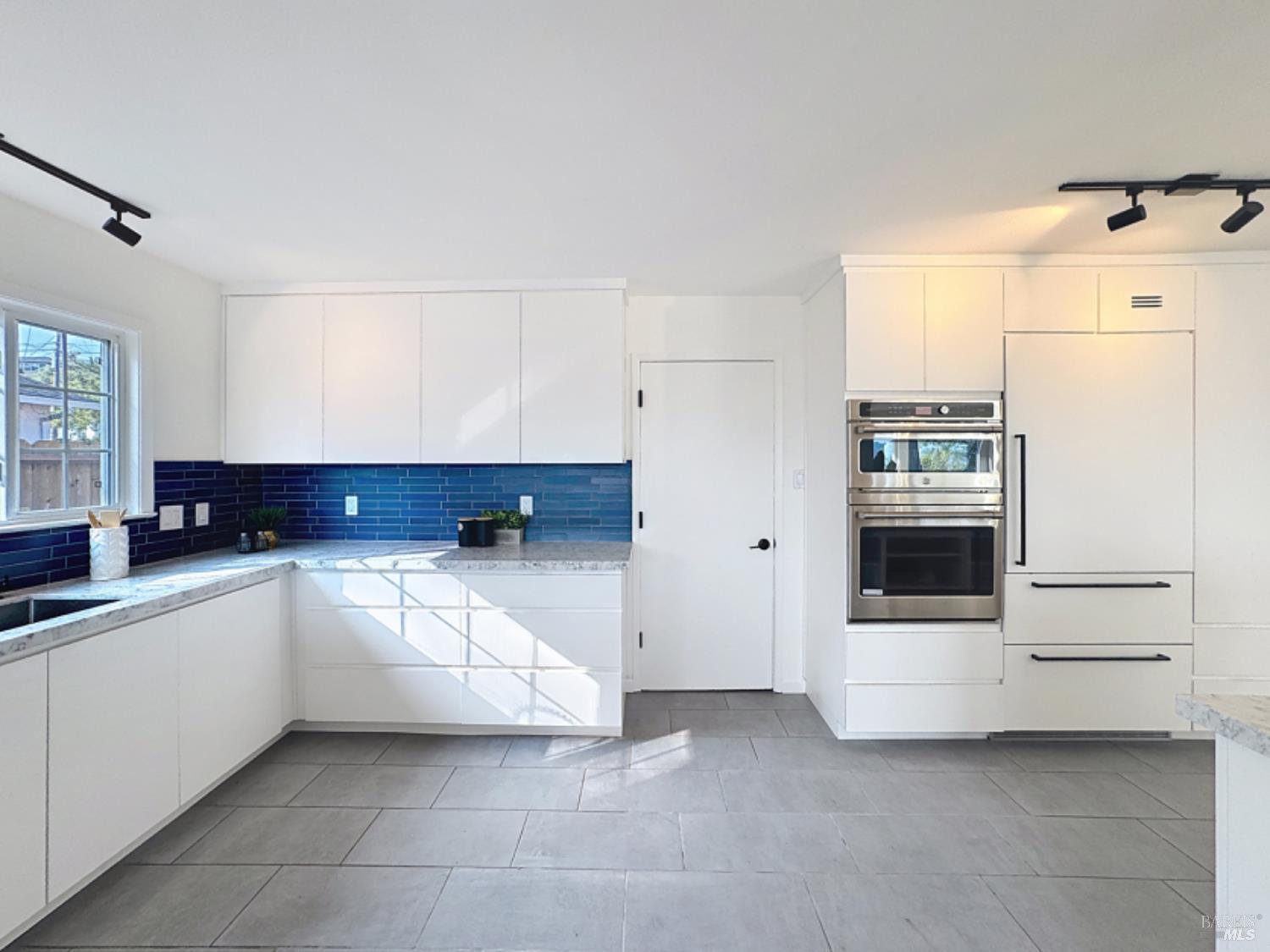 587 Tanbark Terrace San Rafael, CA 94903 - Photo 7 of 51