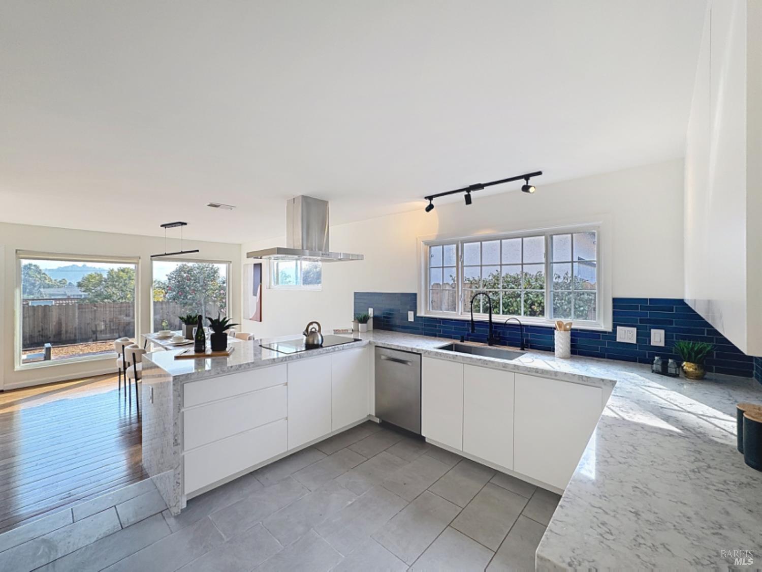 587 Tanbark Terrace San Rafael, CA 94903 - Photo 10 of 51