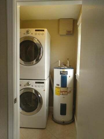 1320 West 26th Court Riviera Beach, FL 33404 - Photo 11 of 17 LAUNDRY AND UTILITIES