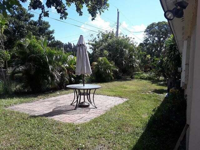 1320 West 26th Court Riviera Beach, FL 33404 - Photo 3 of 17 1320 BACK YARD