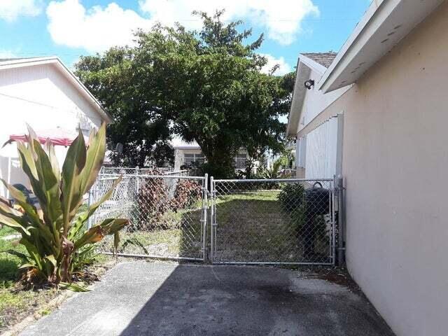 1320 West 26th Court Riviera Beach, FL 33404 - Photo 9 of 17 FENCED IN YARD