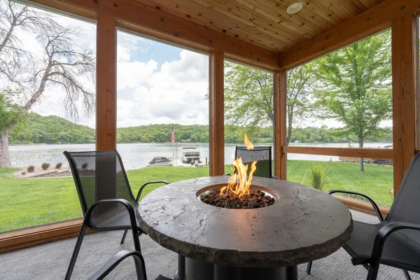 $950,000 | 56814 402nd Avenue, Mazeppa, MN 55956