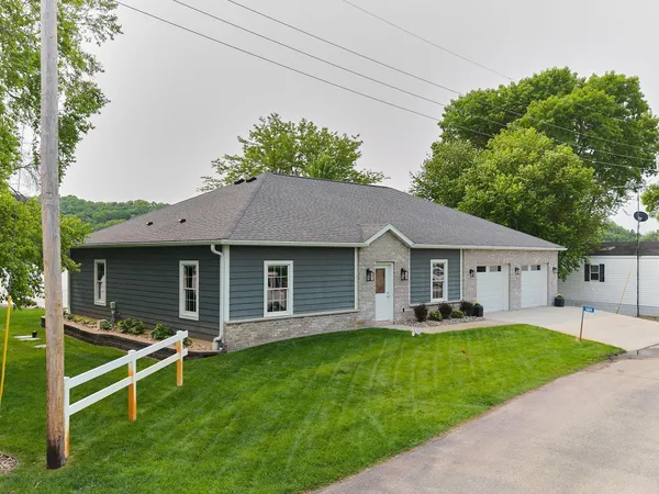 $950,000 | 56814 402nd Avenue, Mazeppa, MN 55956