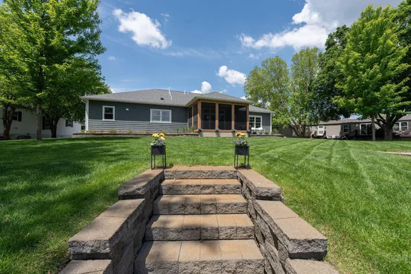 $950,000 | 56814 402nd Avenue, Mazeppa, MN 55956