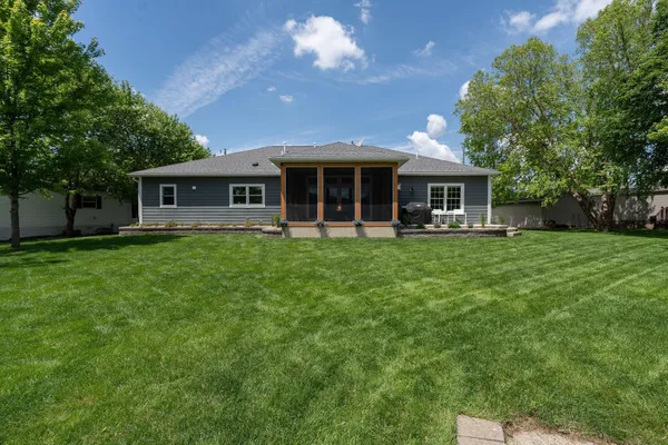 $950,000 | 56814 402nd Avenue, Mazeppa, MN 55956